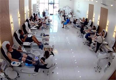 Bellflower City cách Bolsa 20'. Cần Thợ TCN $140- $160/days. Tiệm đông khách, giá cao,...